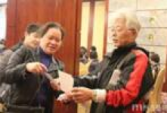 父母先来相“亲家” 儿女婚事有着落