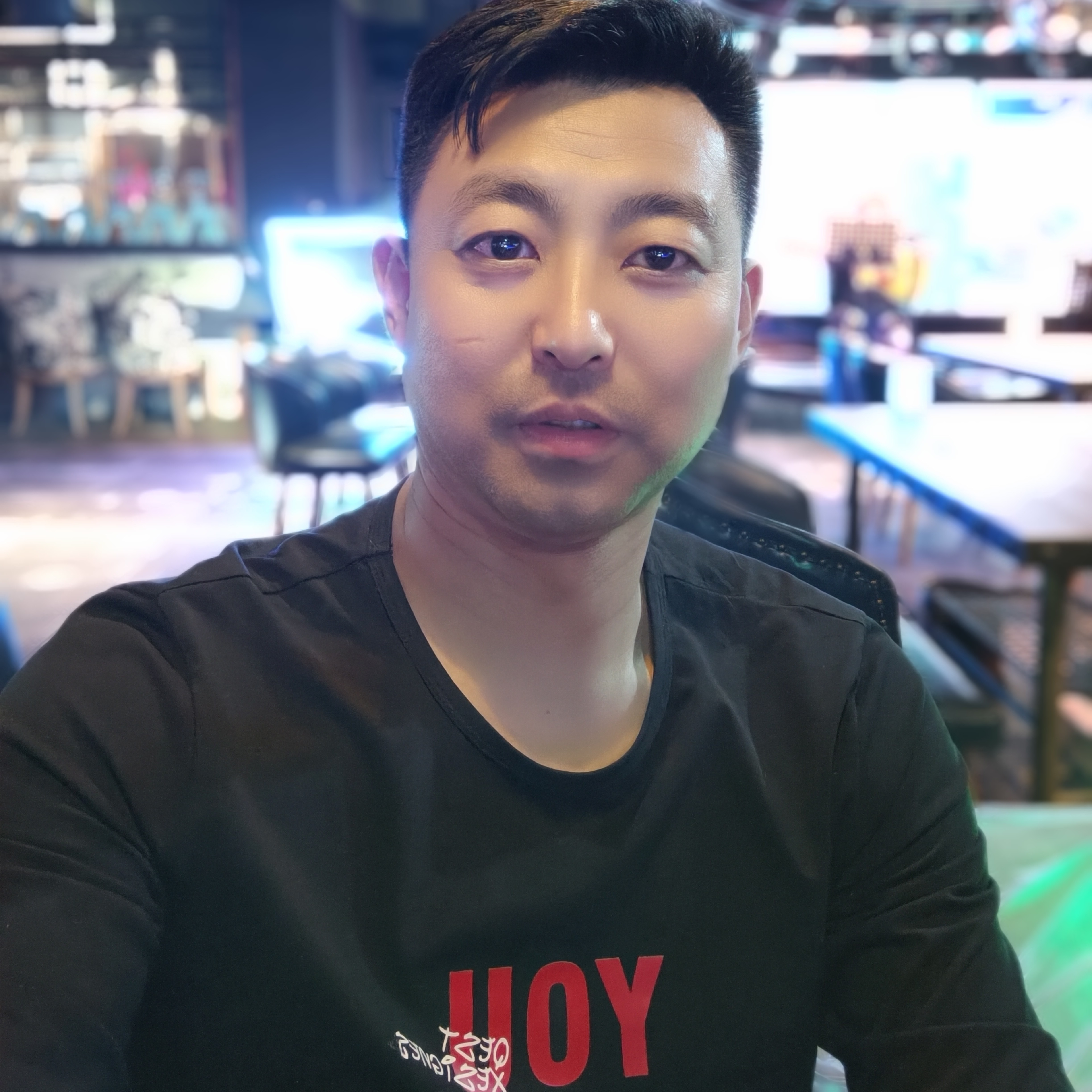 高巍的照片