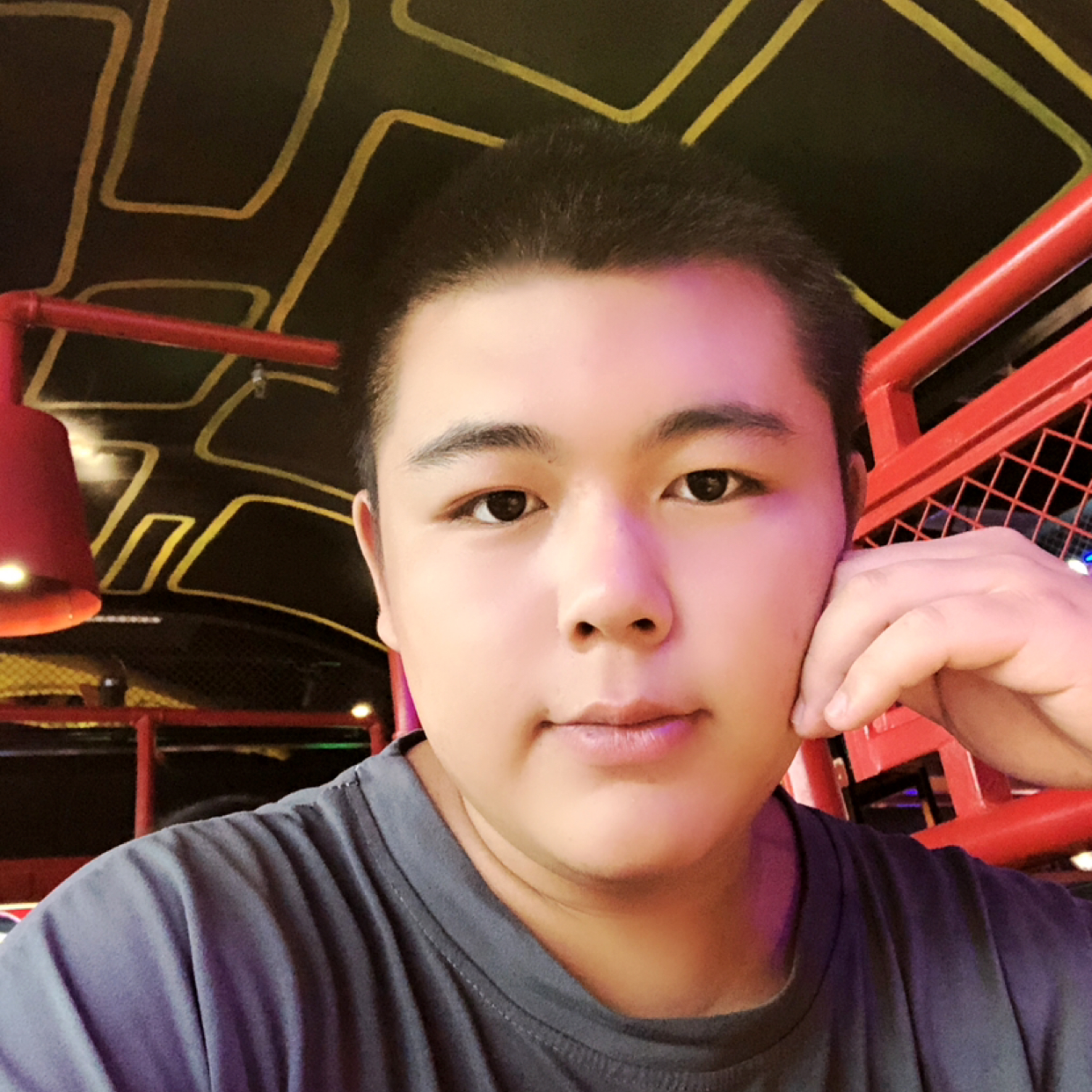 内向深拥碧影的照片