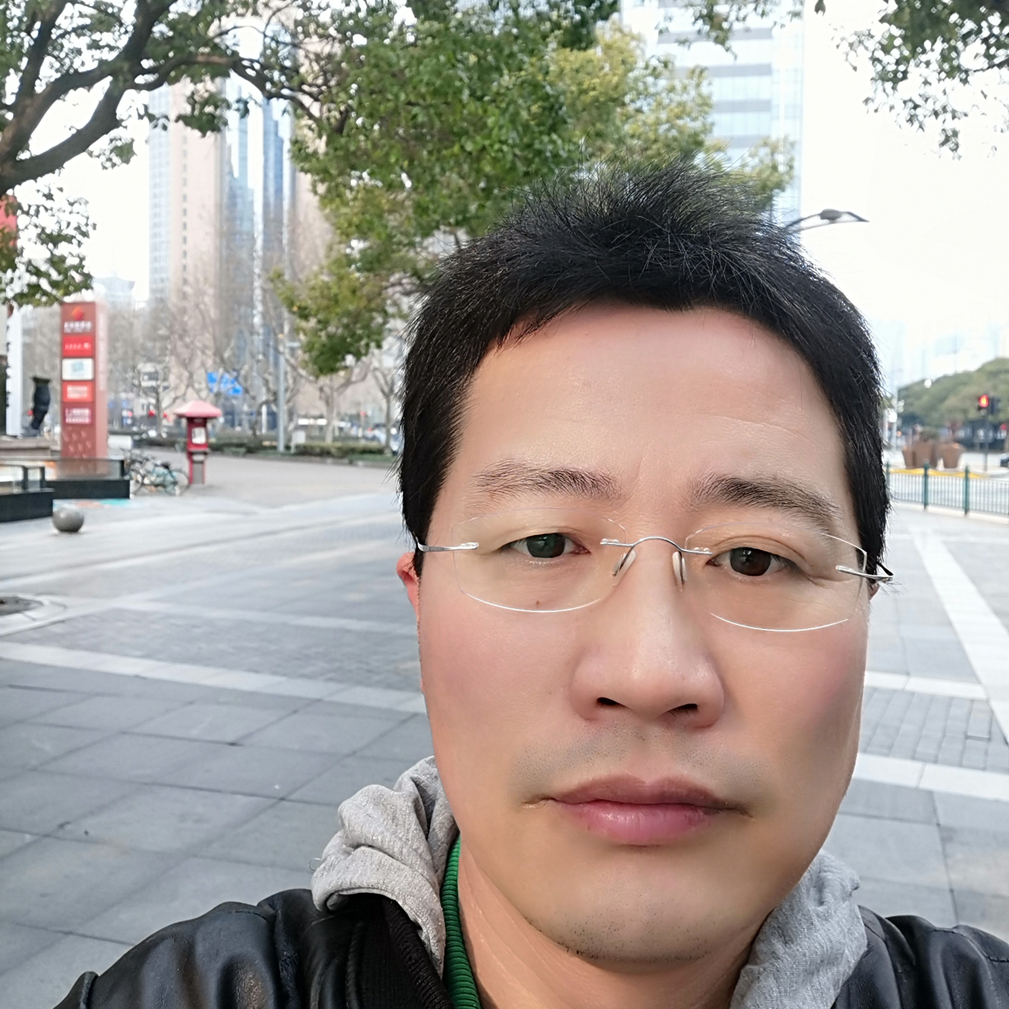 尘宵漫步勤恳的照片