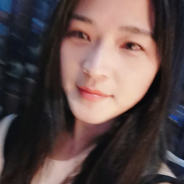 顾玲的照片