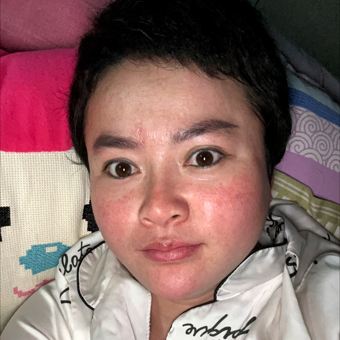 迷茫吃醋外套的照片