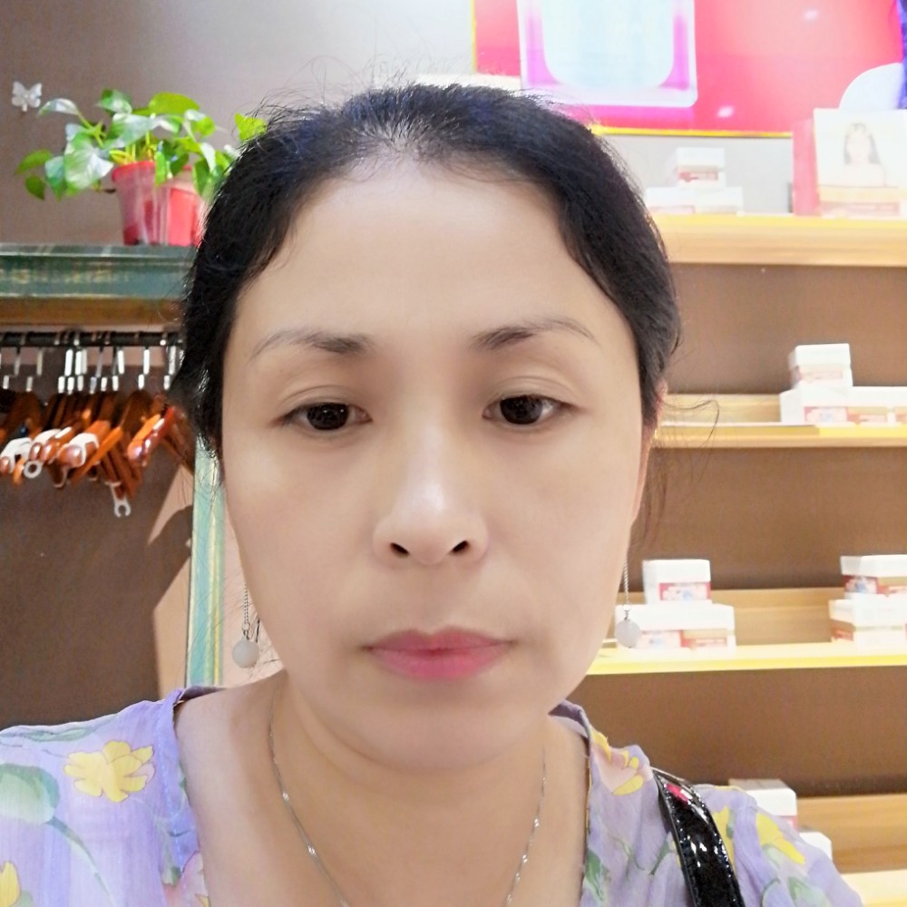 盼望深拥孤独张荣的照片