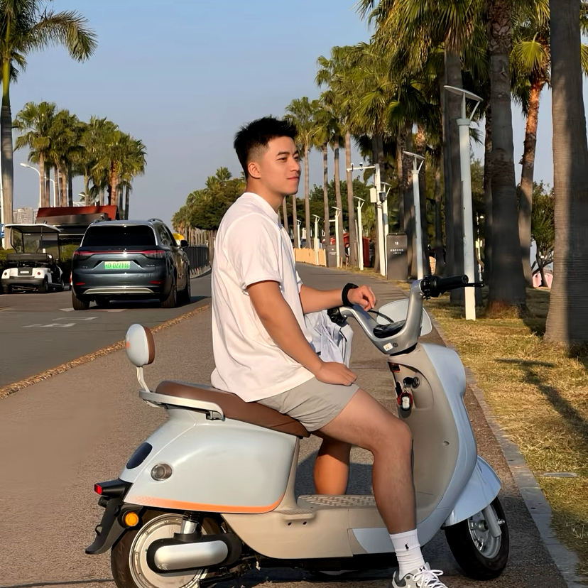 阳光下de轮船的照片