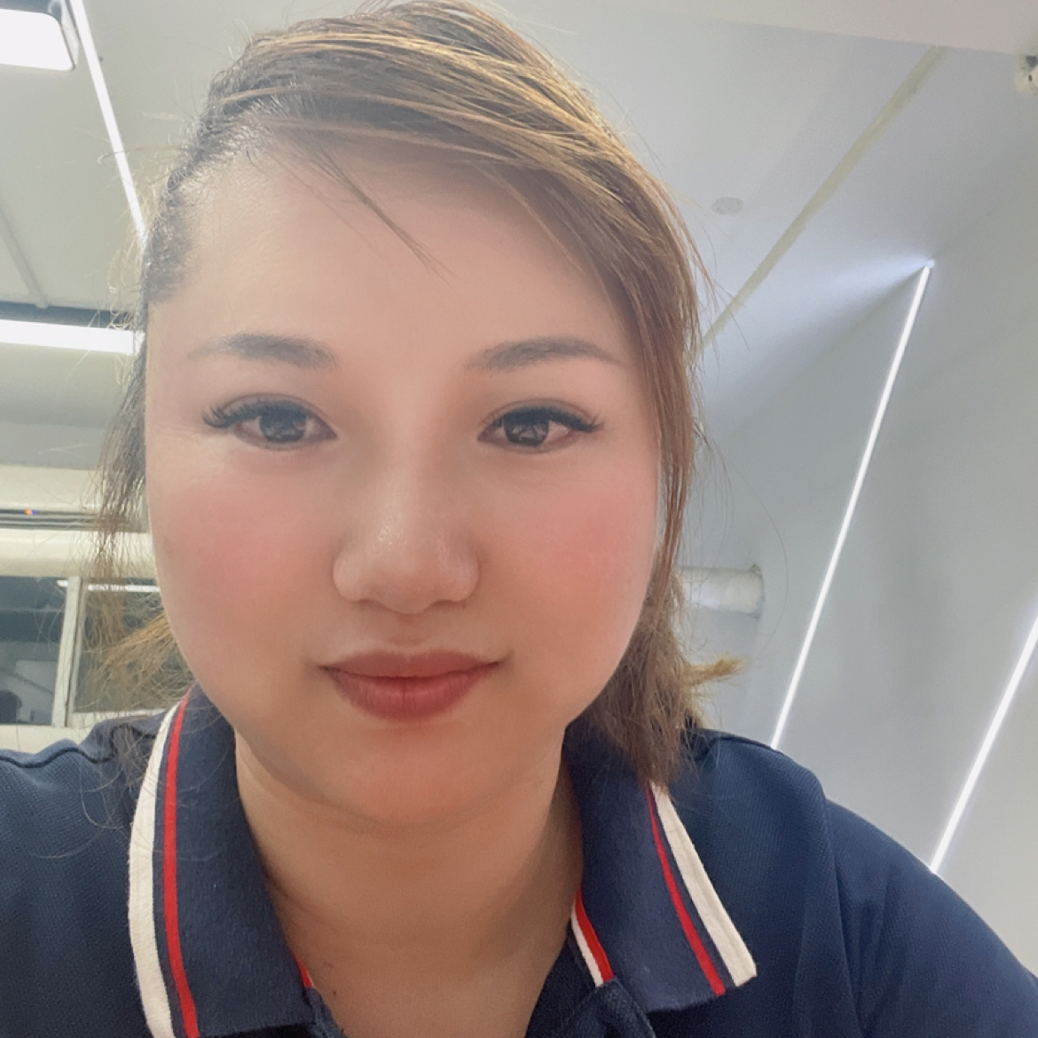 温柔回眸御姐的照片