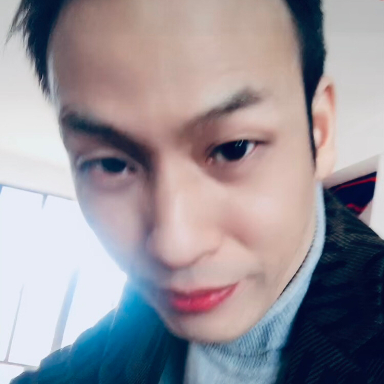 有趣牵手的照片