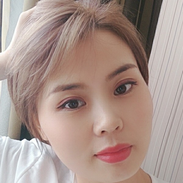 秋天的女生的照片