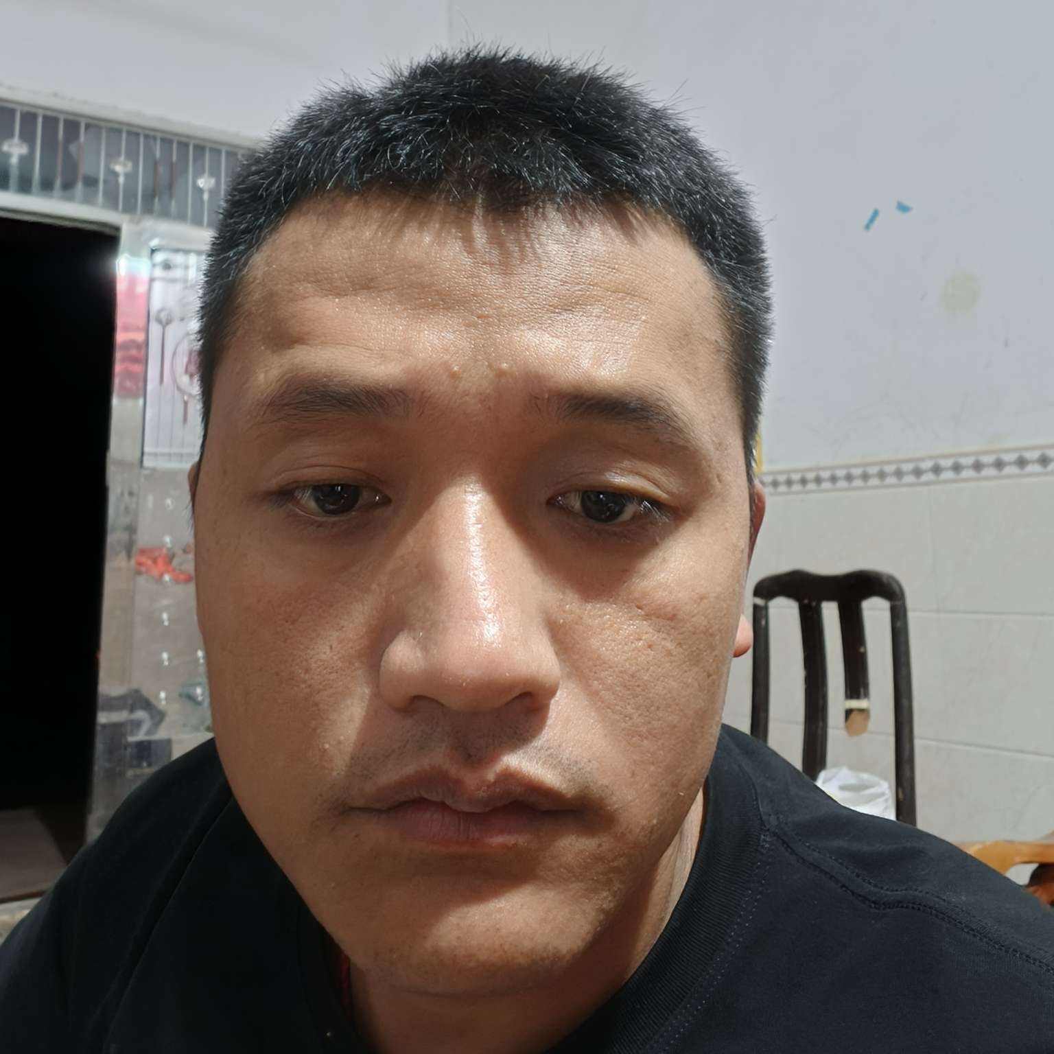 眉目清的照片