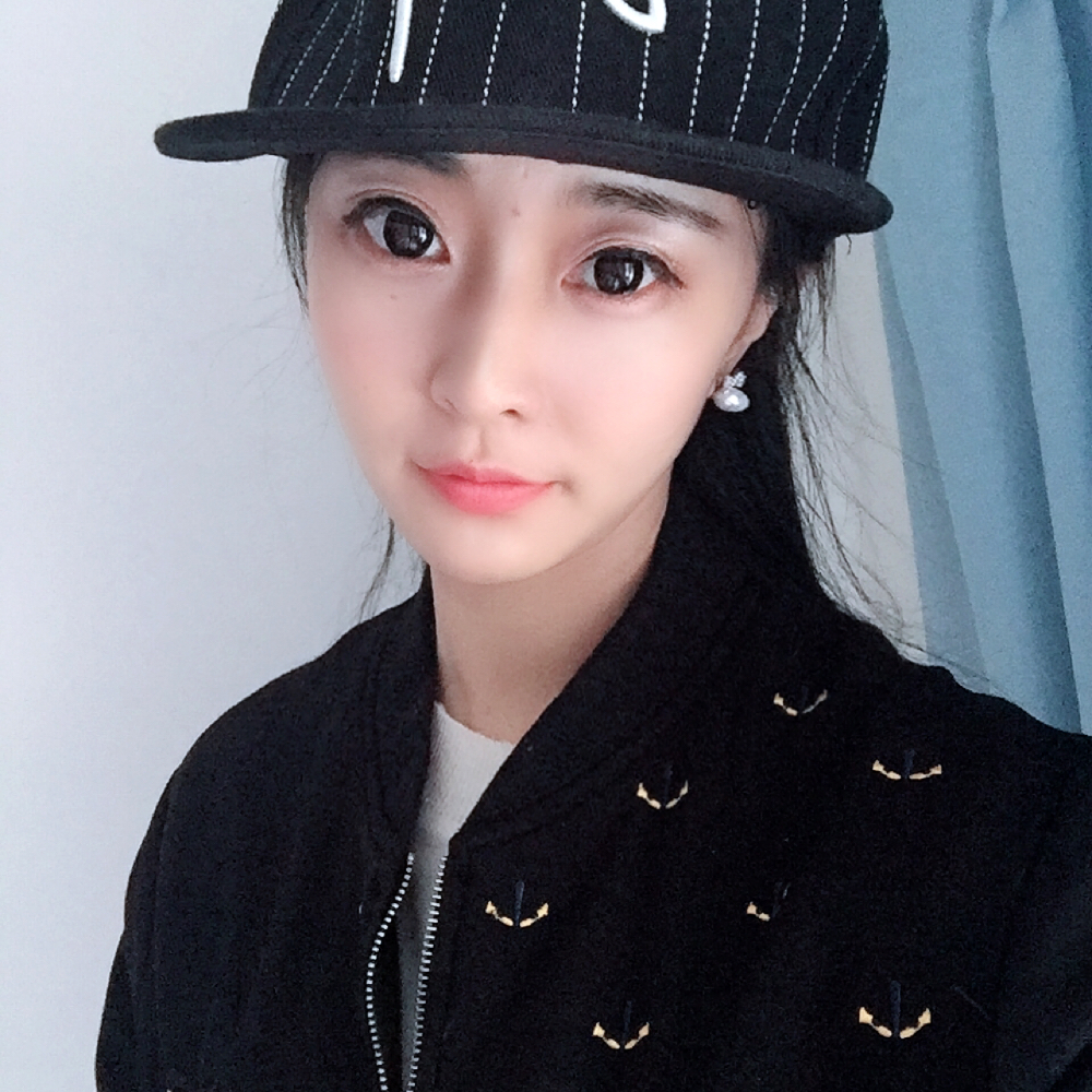 缥缈黑裤的照片