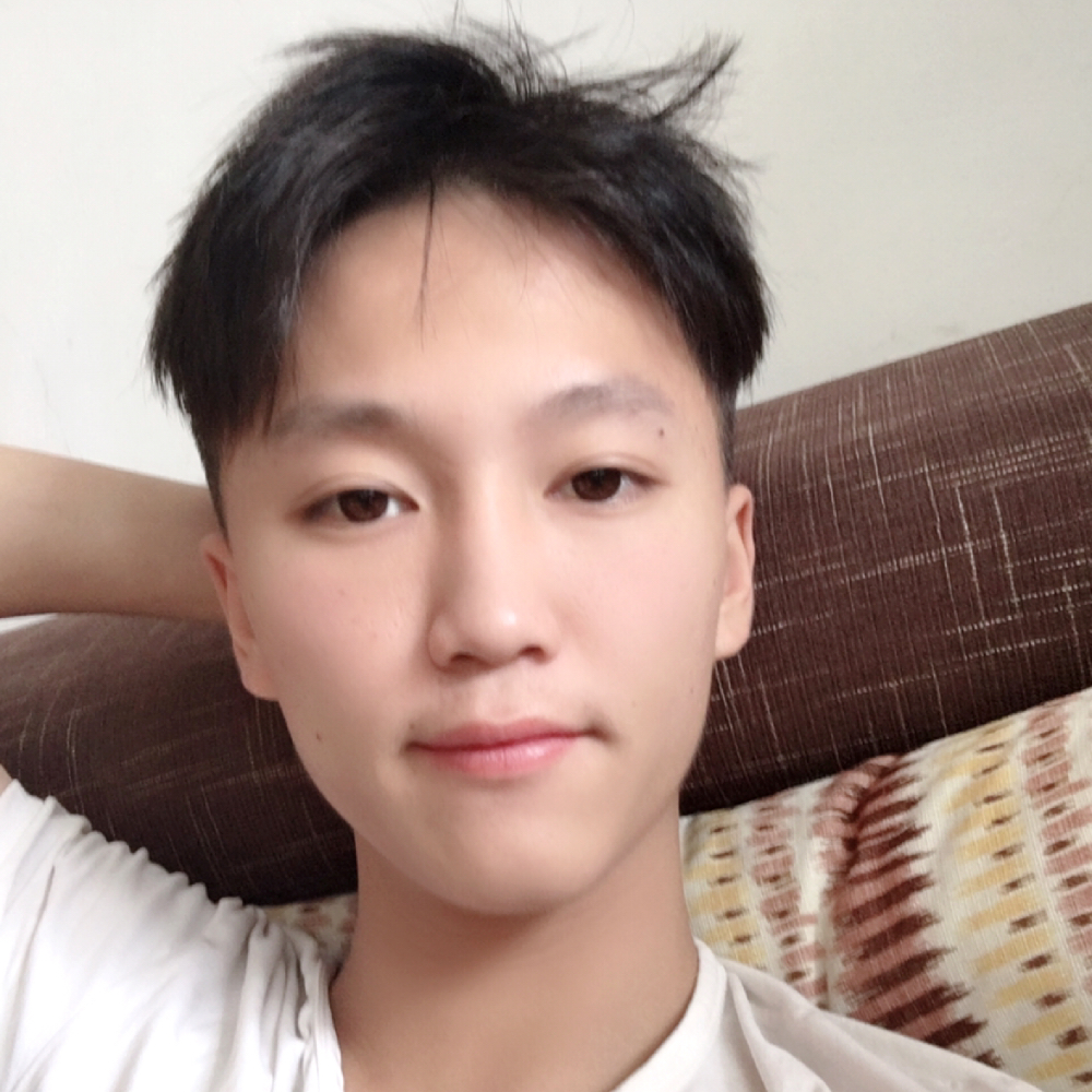 阳光滴小男孩的照片