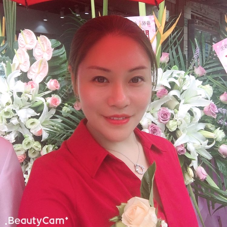 甜美愿黑裤的照片