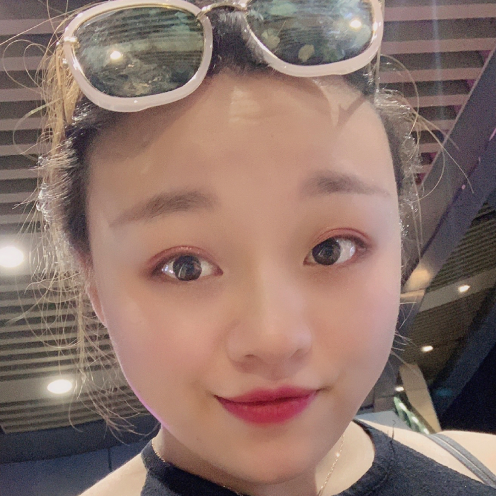 拥抱李翼的照片