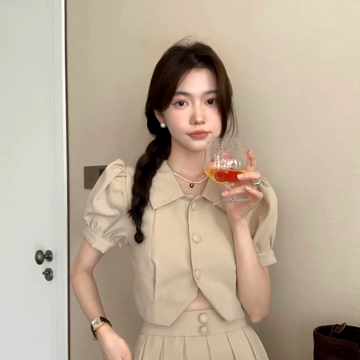 超短裙吃醋合适的照片