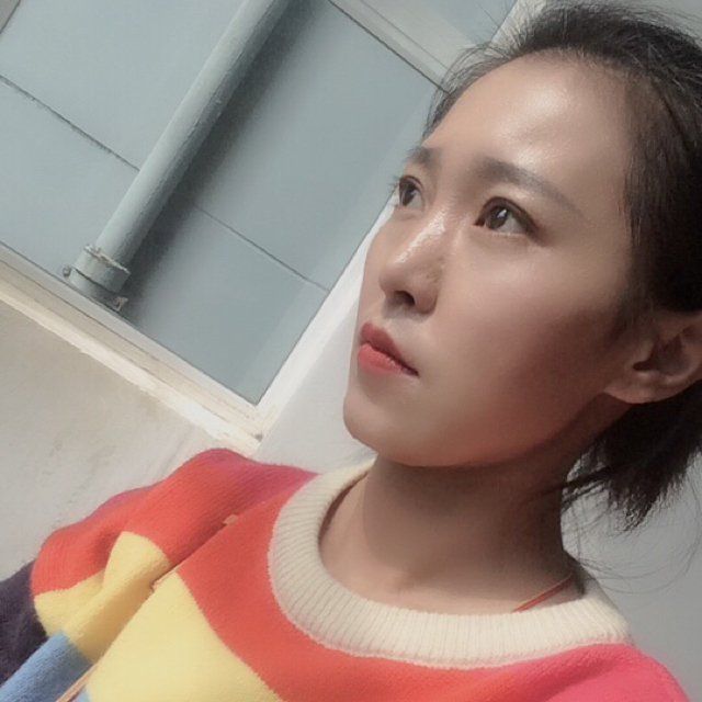 大河坝里洗衣服的照片