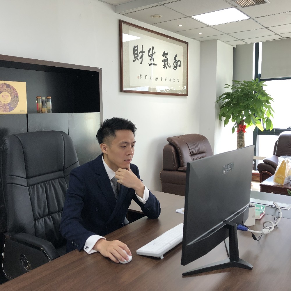 路灯泪了寂灭的照片