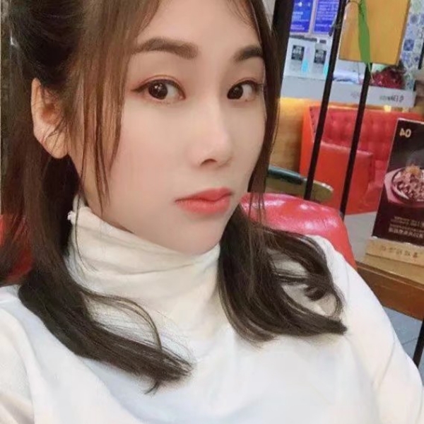爱吃板栗的女孩的照片