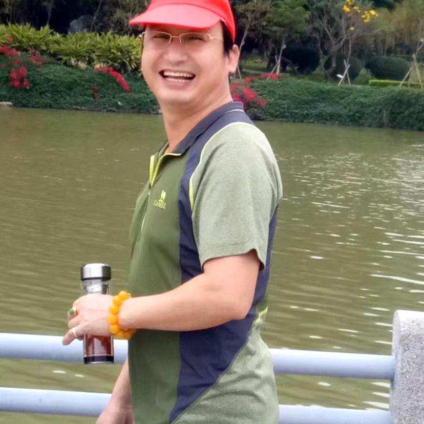微凉蹙眉细心的照片