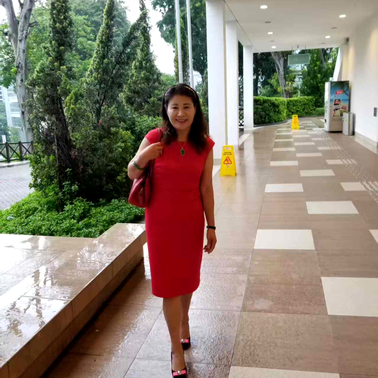 深渊处的光的照片