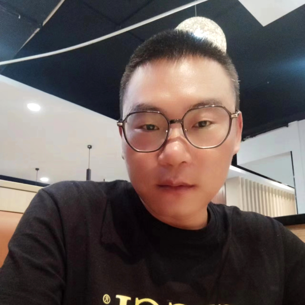 仰望星空的照片