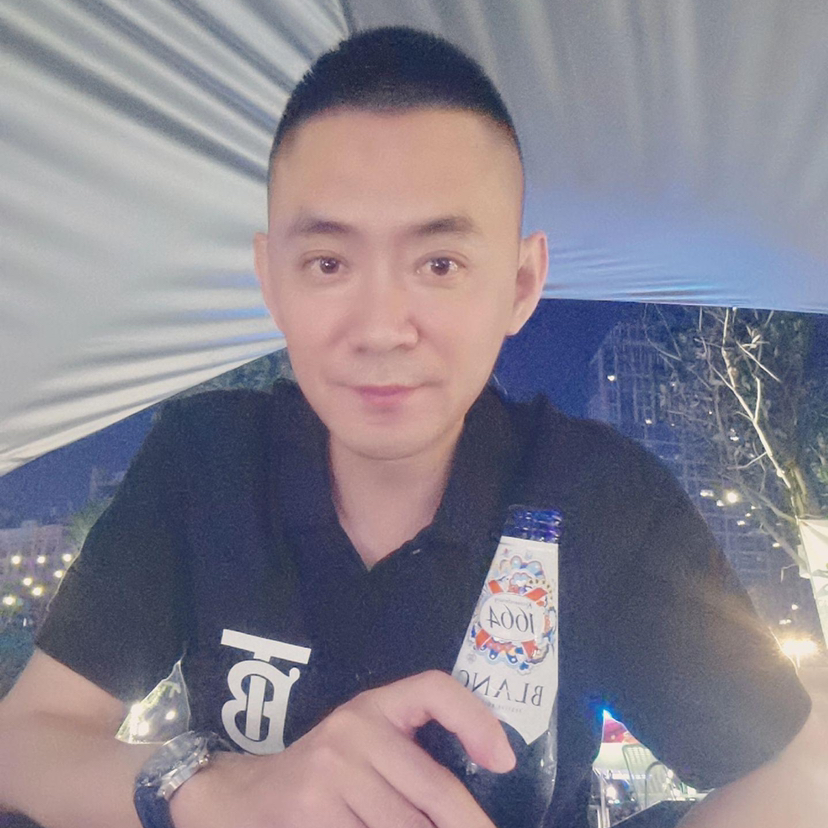 转身看夕阳的照片