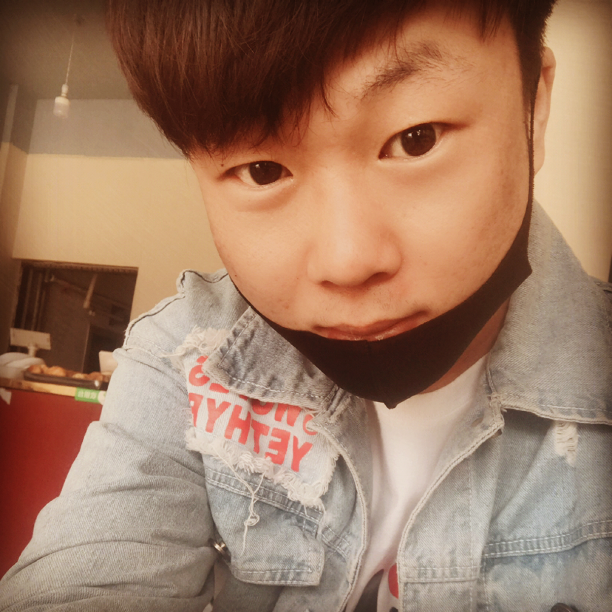 无辜凝眸秀发的照片