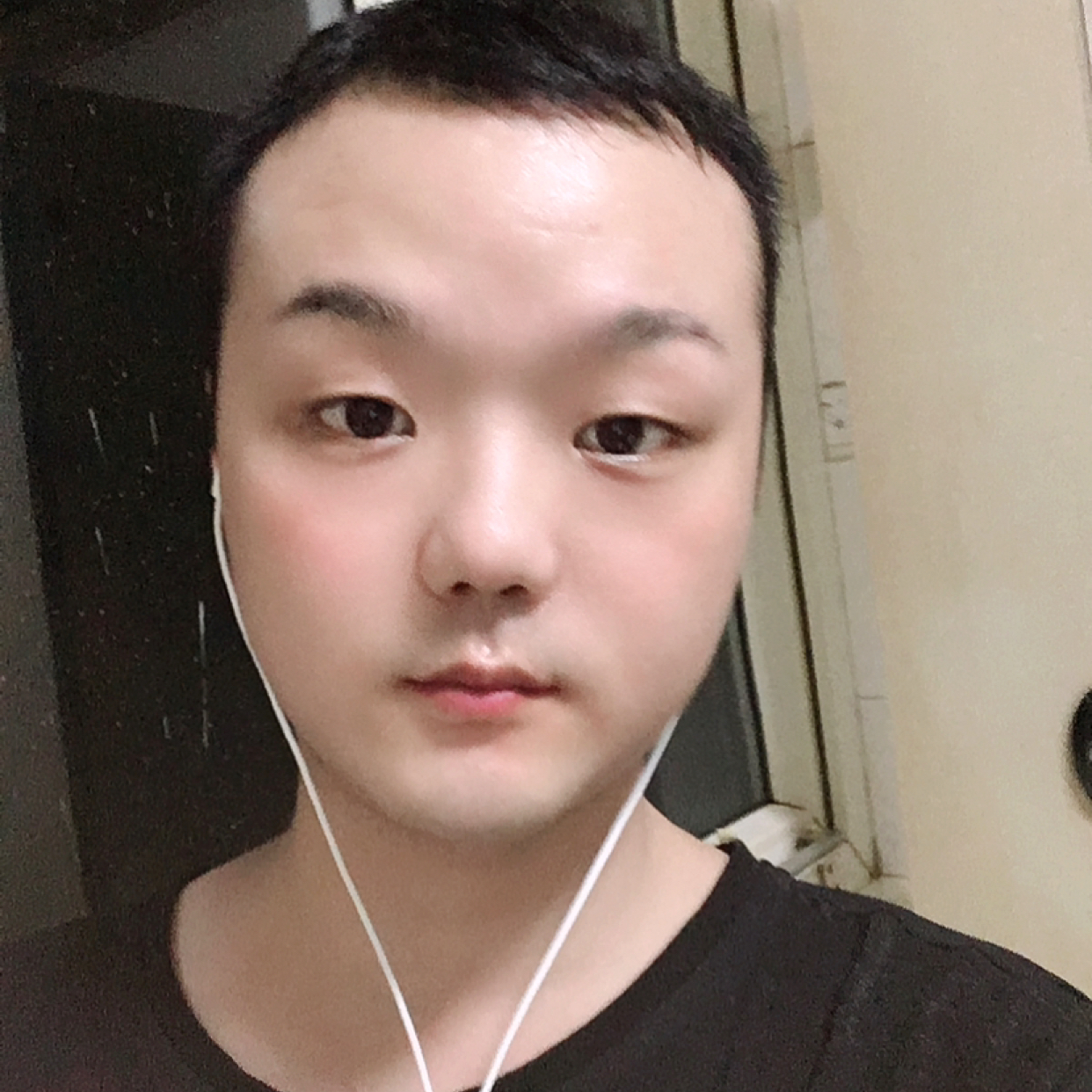 手套苦恋爱听歌的照片
