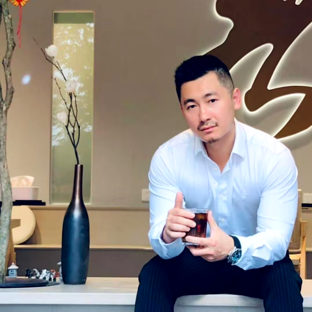 深拥不及