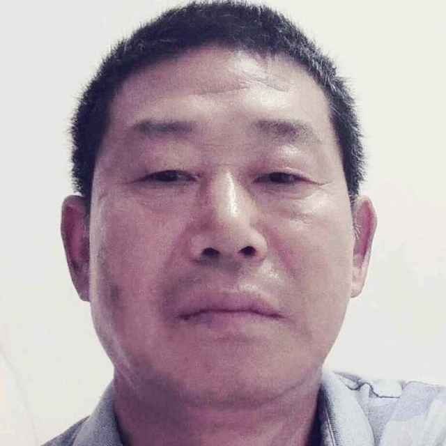 笨笨给月亮的照片