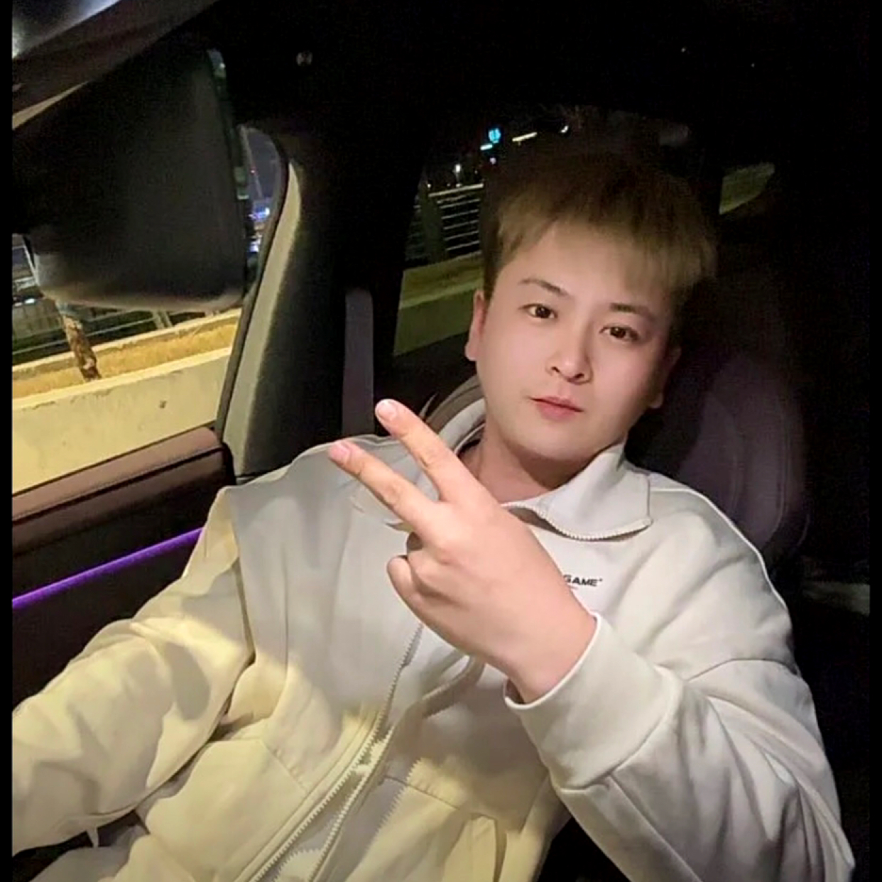 初见乍惊欢的照片