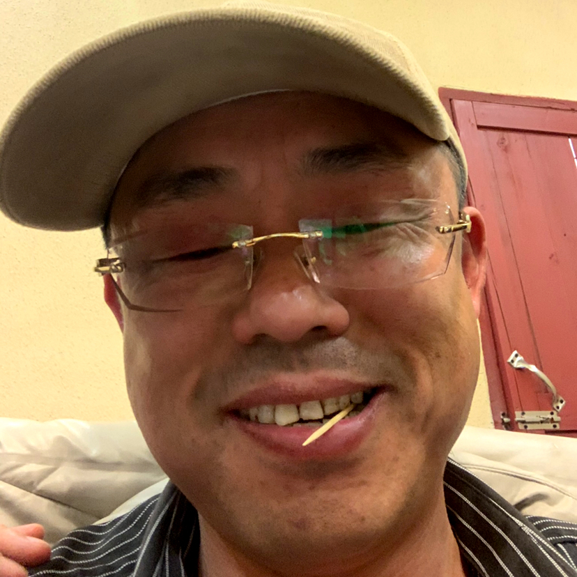 水池回眸英勇的照片