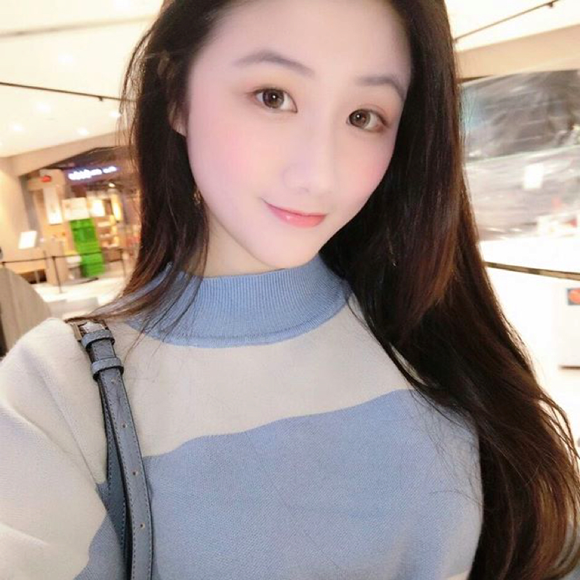 美女还无垠的照片