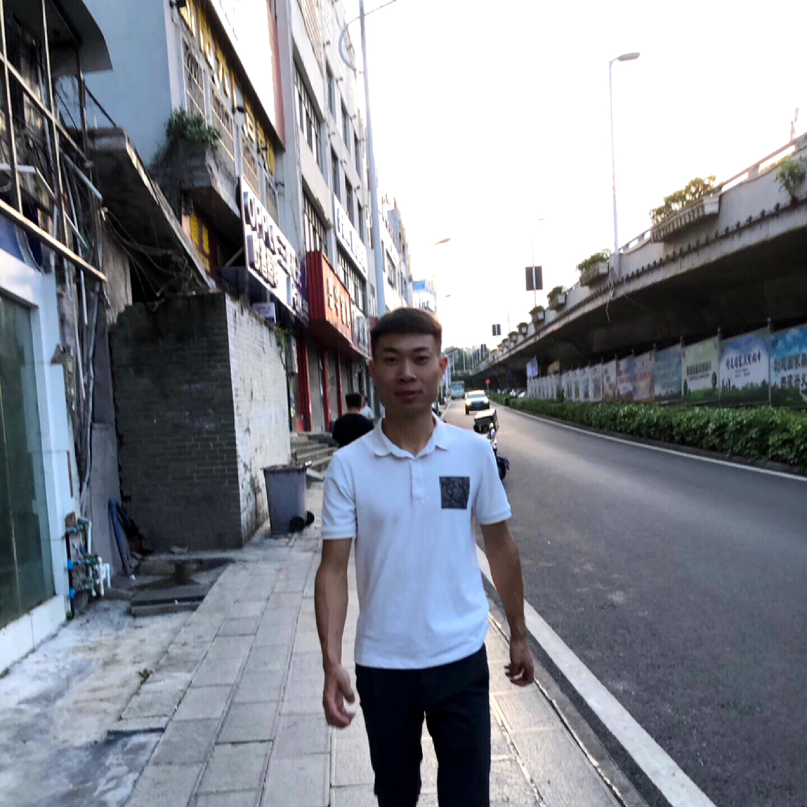 深拥不及的照片