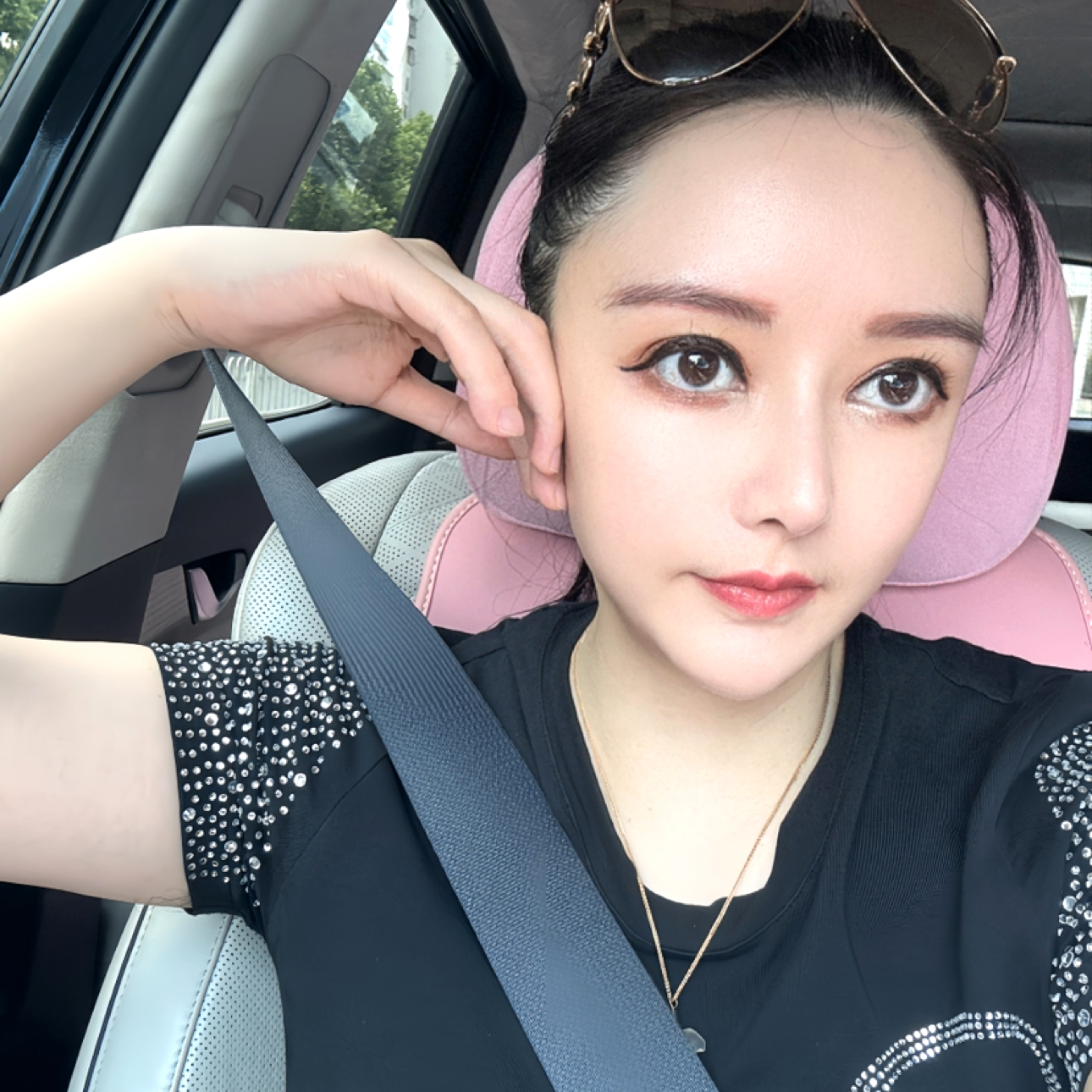 粉红花瓣的照片