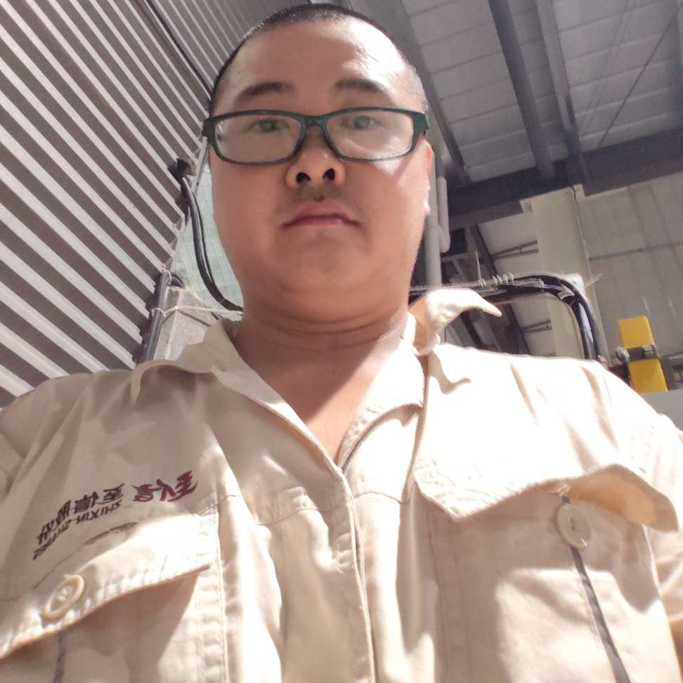 独留一地残花的照片