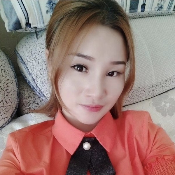 冷艳笑靥的照片