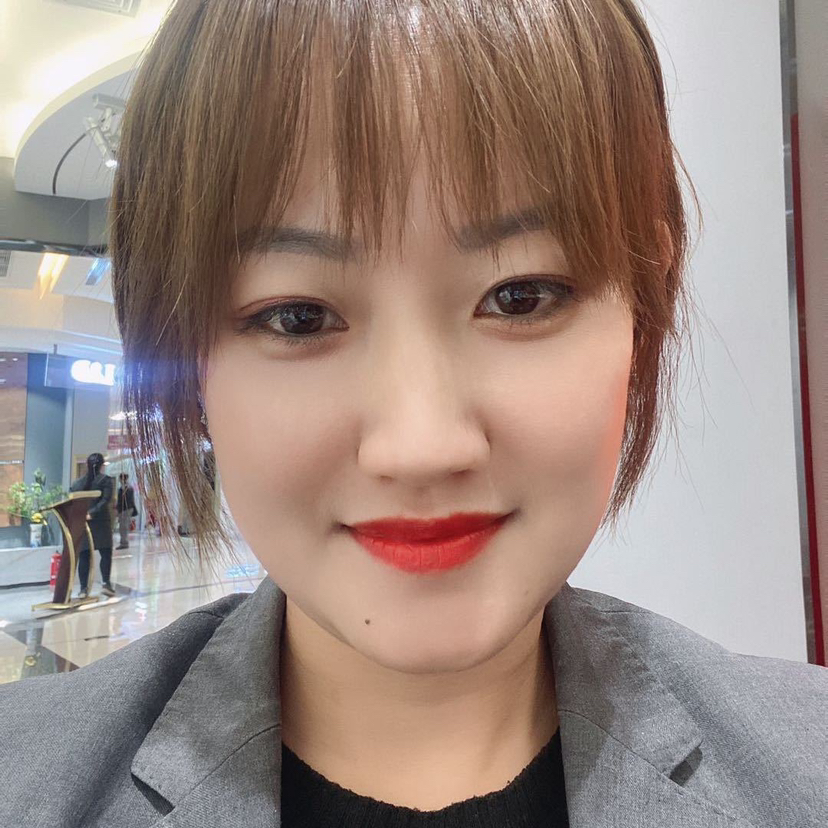 白猫倾心时尚的照片