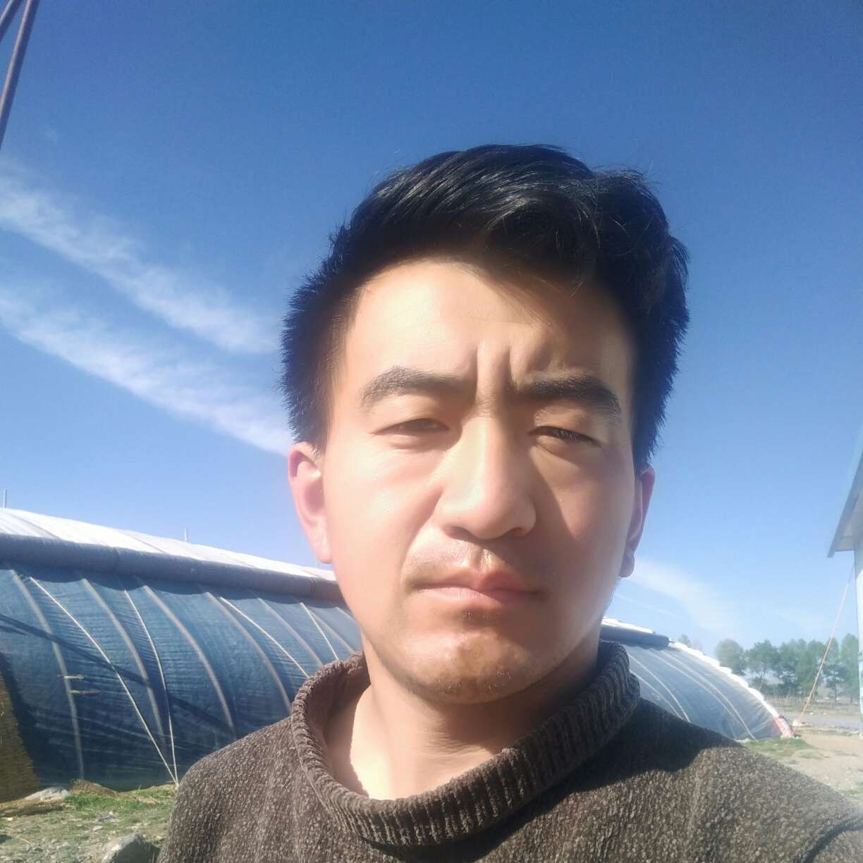 灼热打保温杯的照片