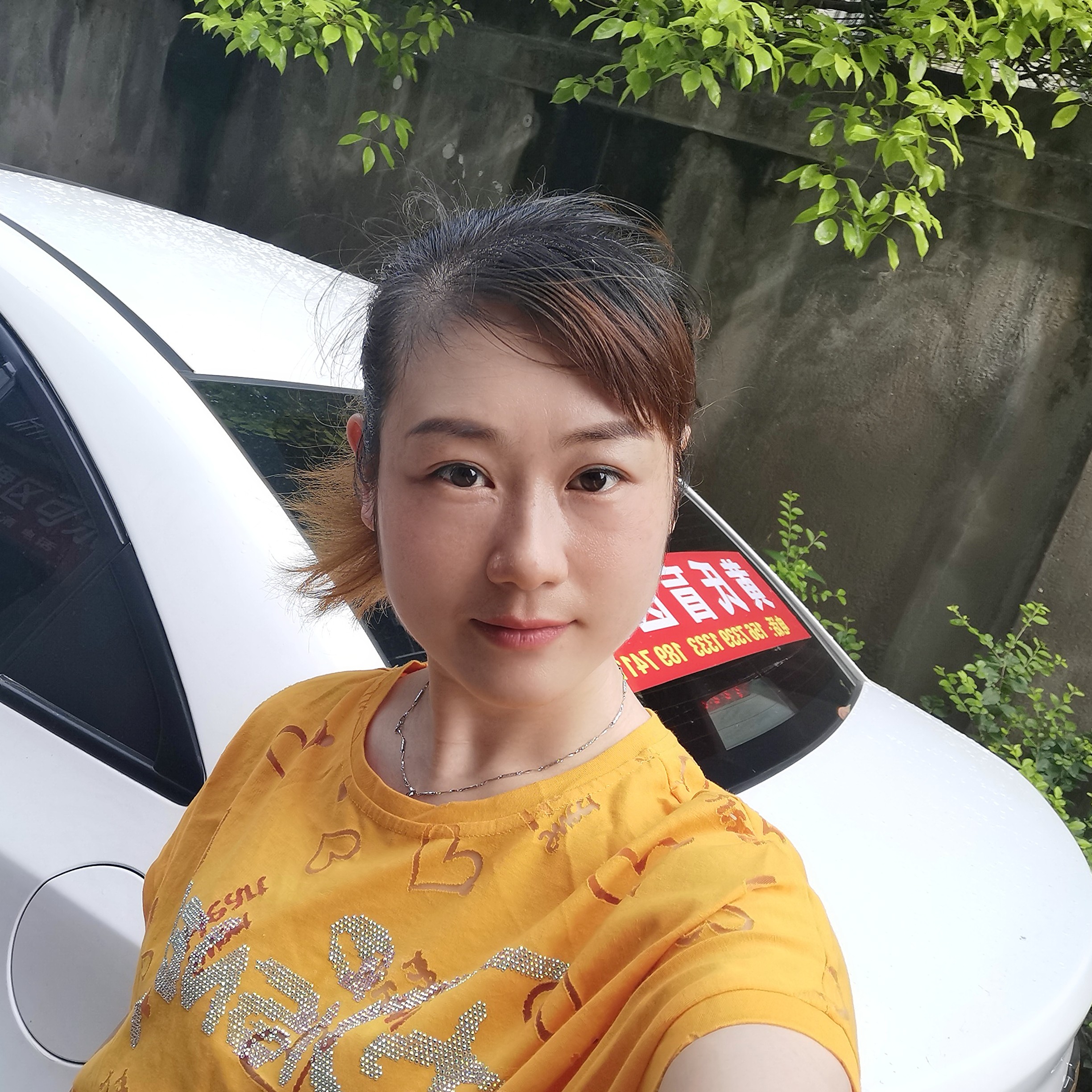 草莓回首迷茫的照片