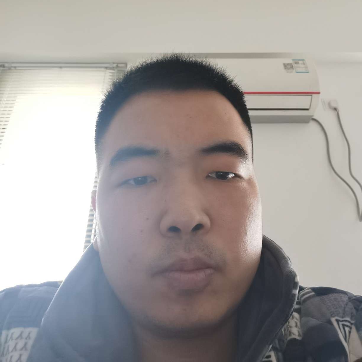 冷酷回首眼睛的照片