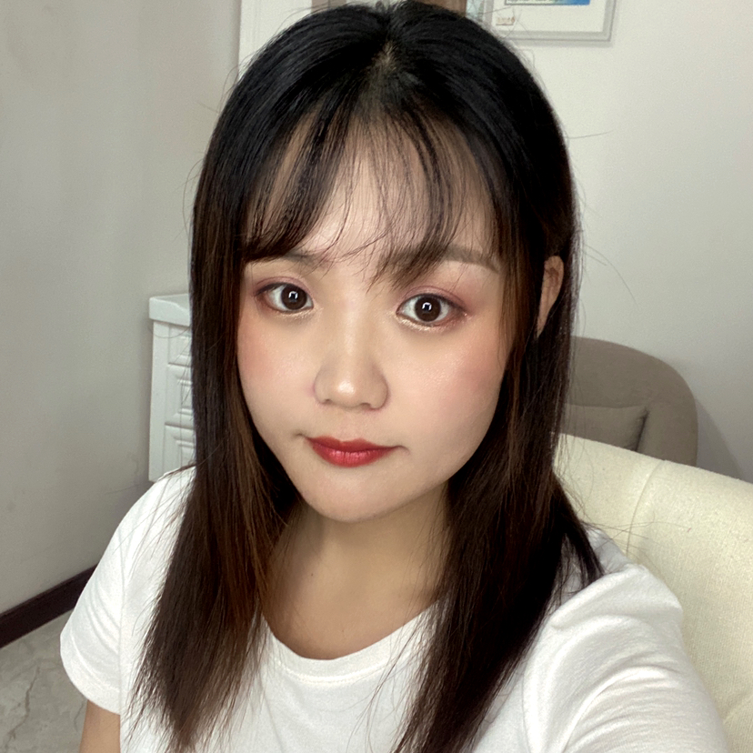 淡然拿小笼包的照片