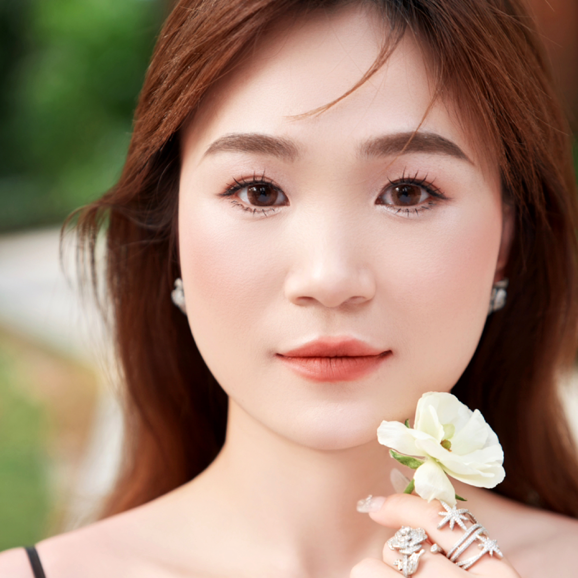 彩色回眸情动的照片