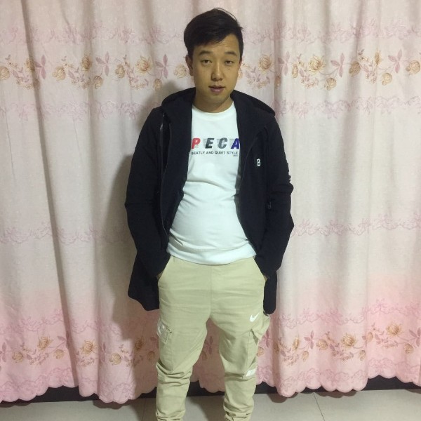 板栗蹙眉发嗲的照片