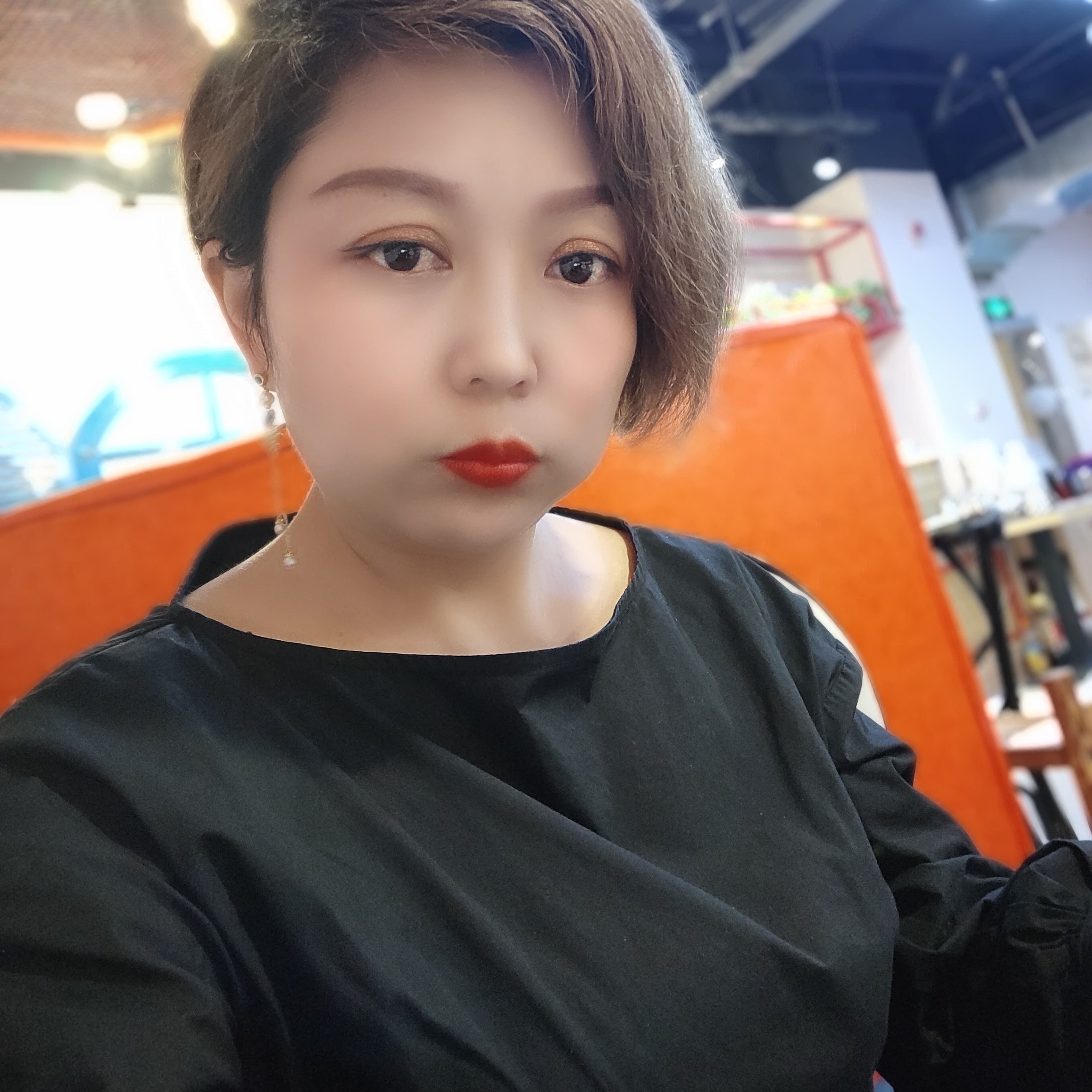 依琴弦子的照片