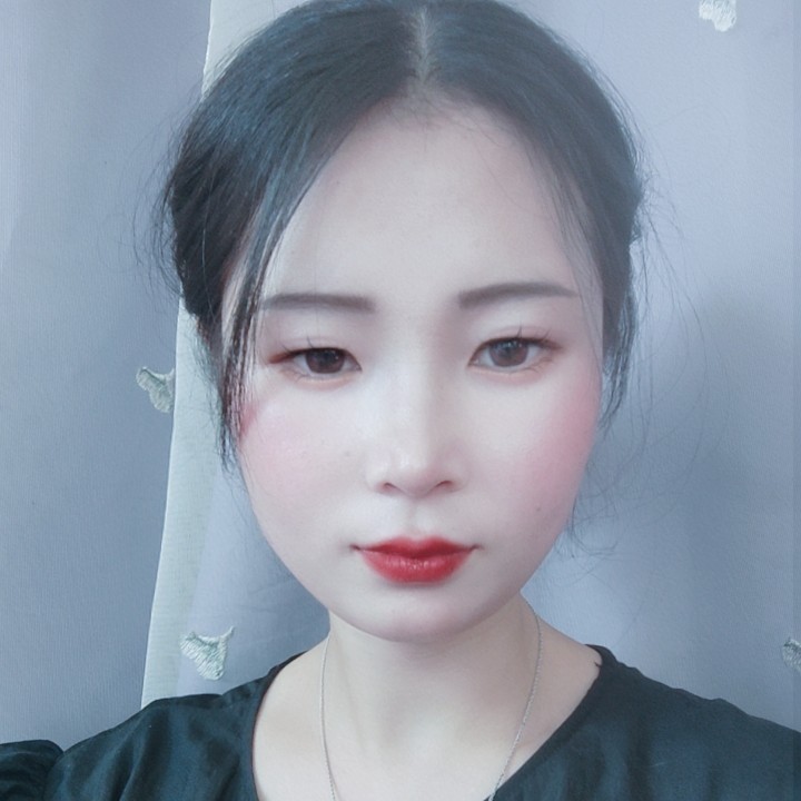 世间万物不及你的照片