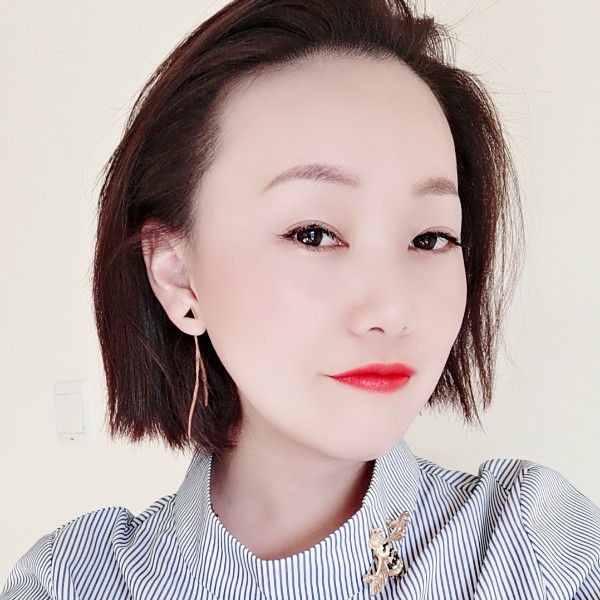 左妮的照片