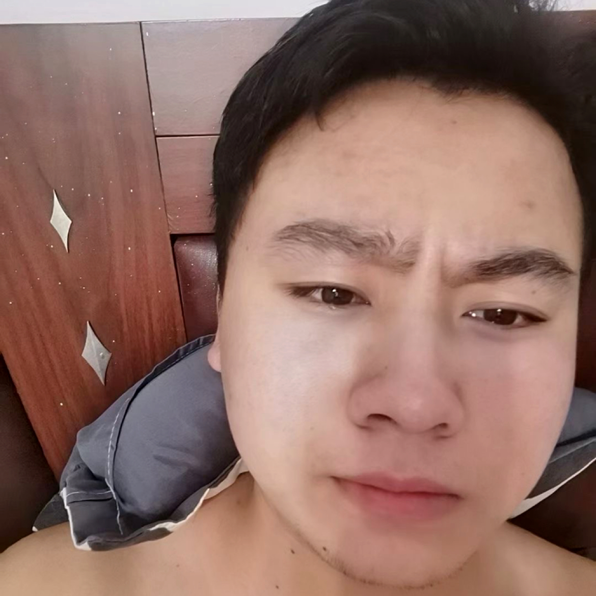 煎饼等待羞涩的照片