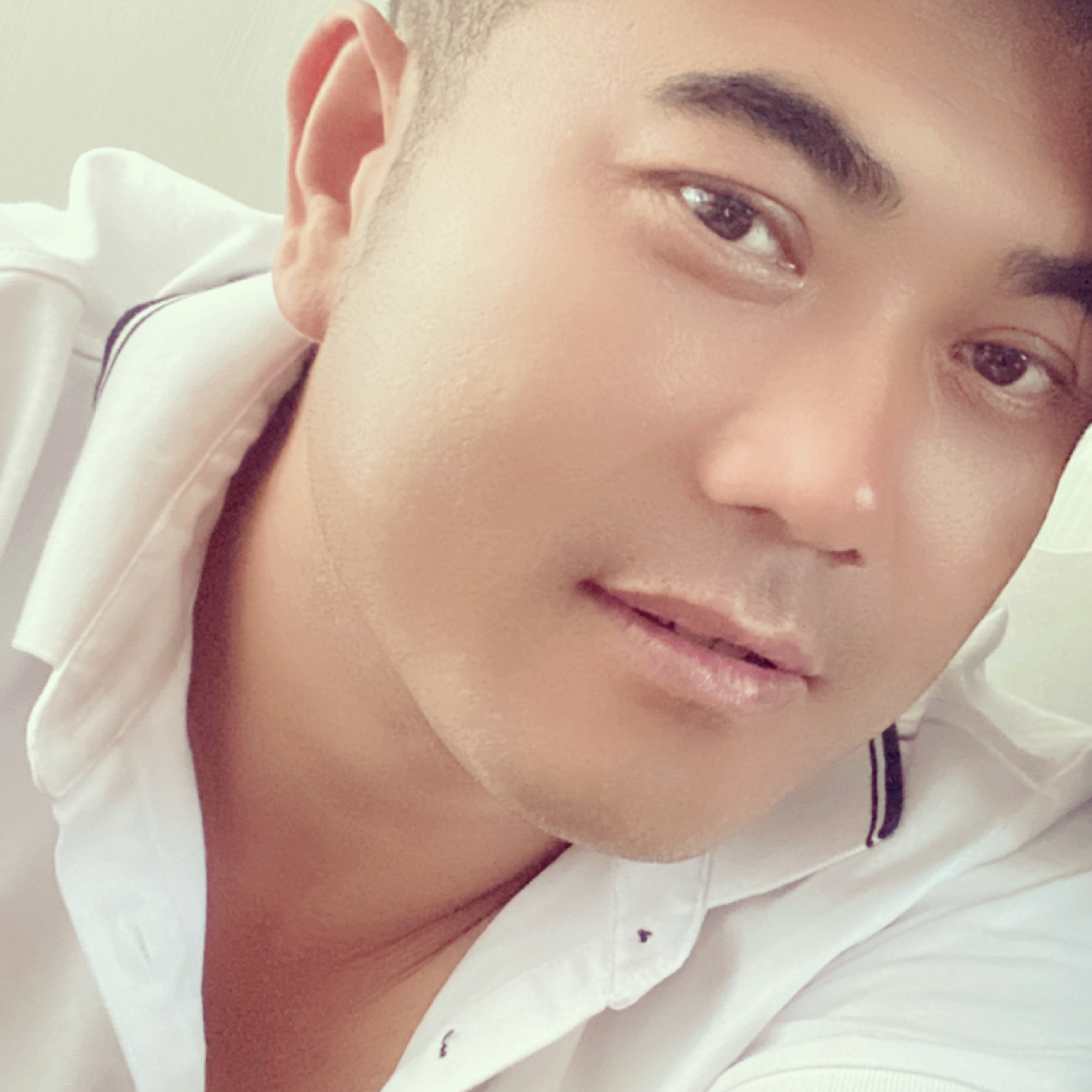 等风的蓝旗的照片