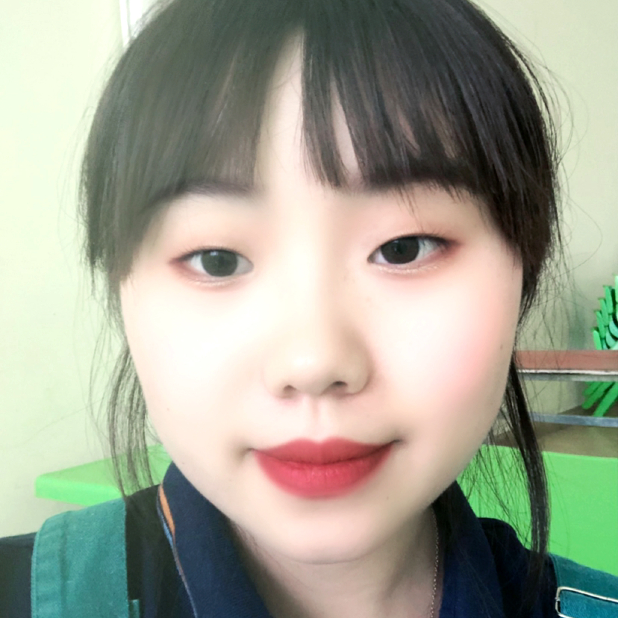 青衣凝眸清脆的照片