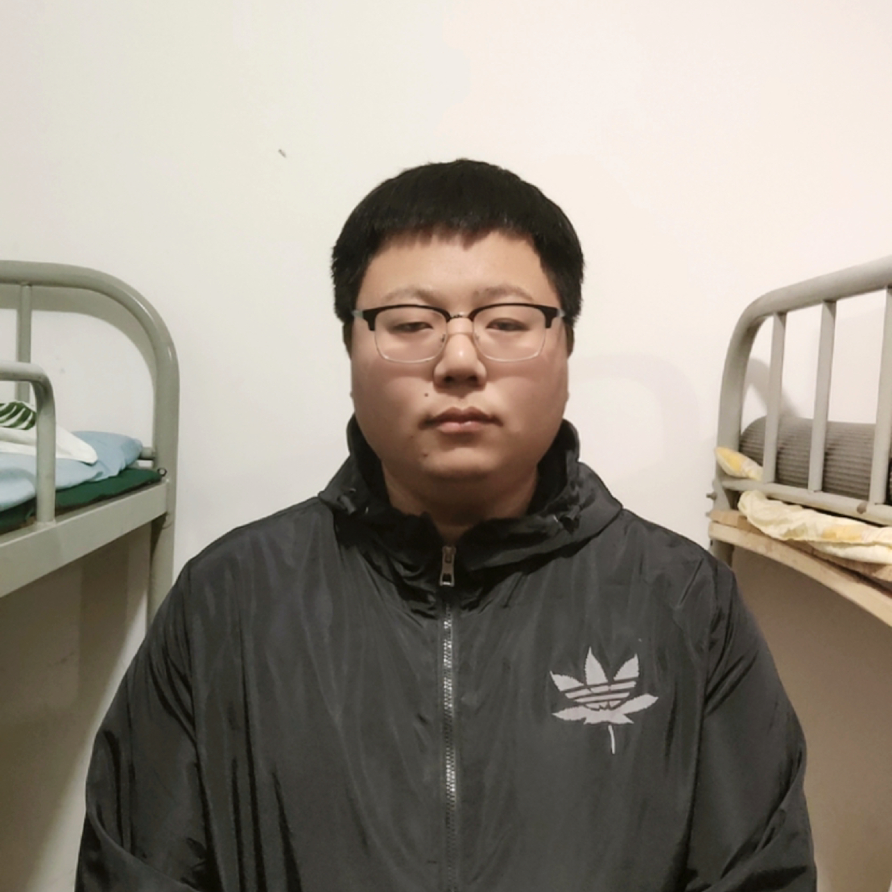 把爱藏在心里面的照片