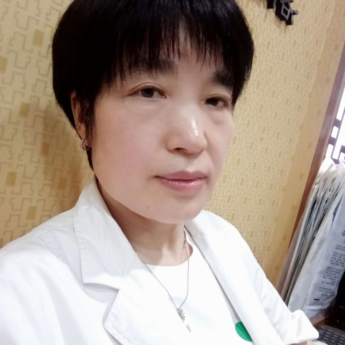 魅力白荷的照片